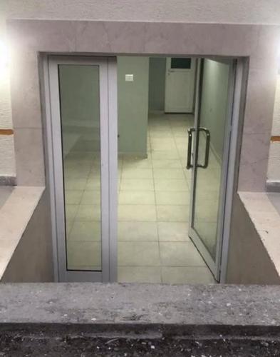 DYQAN ME QERA 31 M2 BULEVARDI BAJRAM CURRI 38.000 LEKE