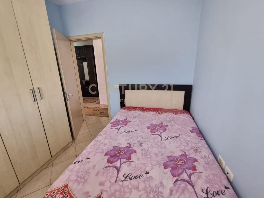 Apartament-3+1+2-per-Qira-pranë-rreth-rrotullimit-Yzberisht