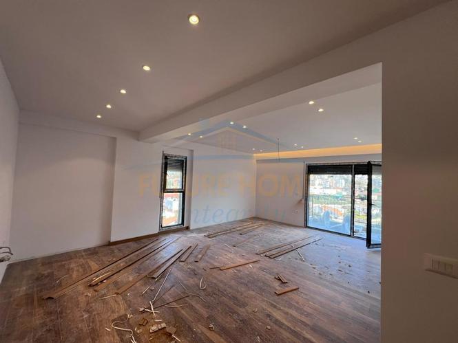 0695136472  Shitet, Apartament 2+1, Porcelan, Tiranë.