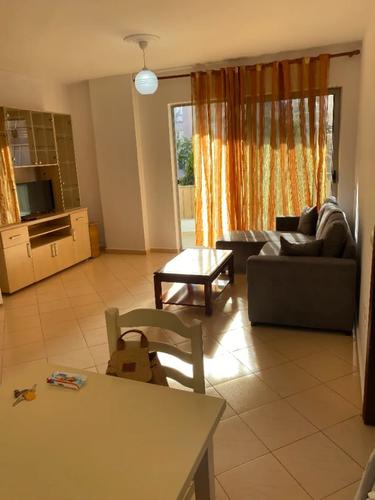 Jepet me qira apartament 1+1