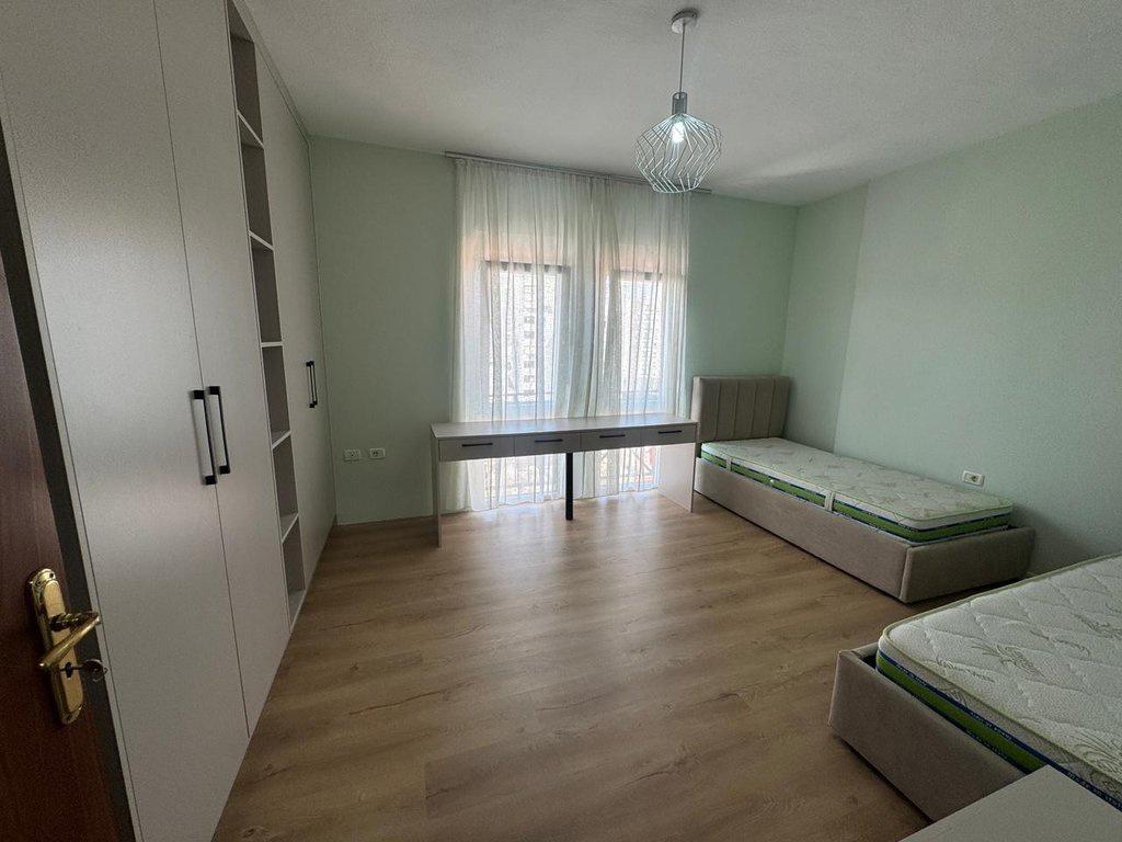 Shitet--Apartament-2+1--Rruga-e-Kavajës--Tiran