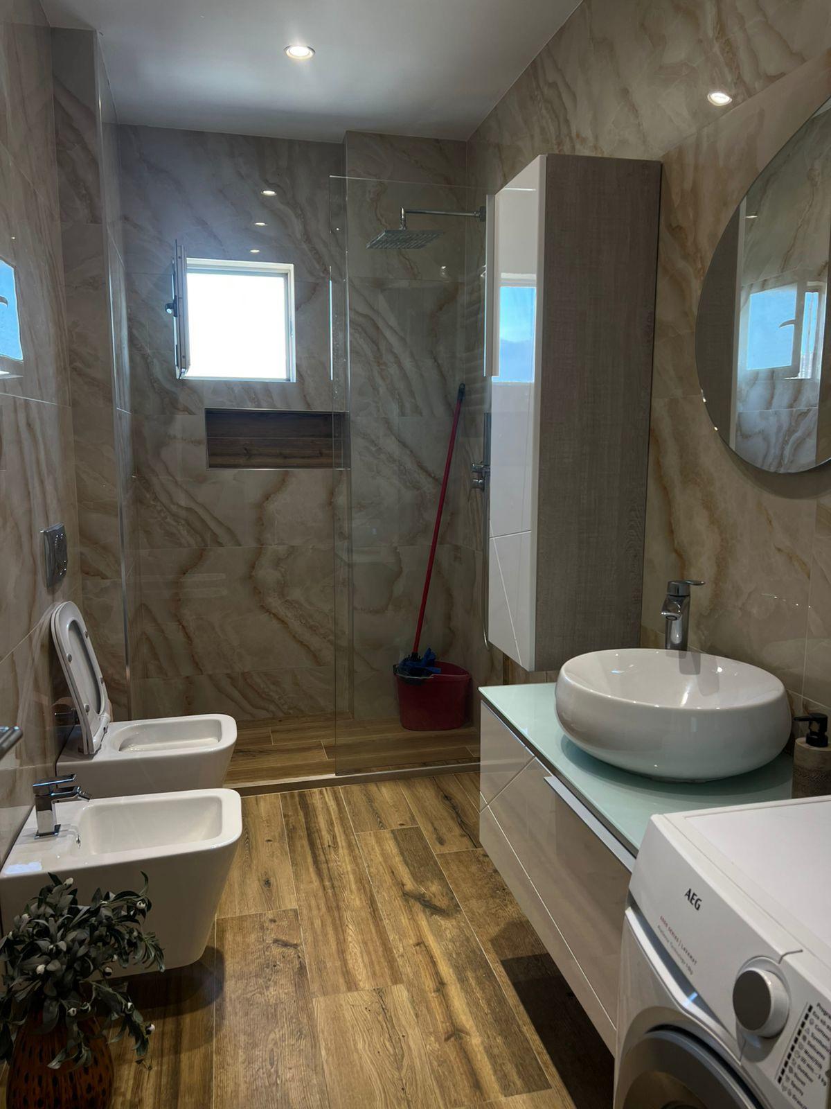 ---Jepet-me-Qira-Apartament-2+1---Rruga-Irfan-Tomini