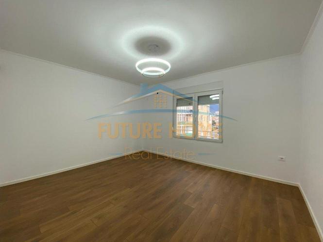 Shitet, Apartament 2+1, Porcelan.