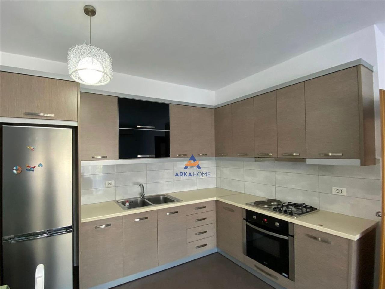 JEPET-APARTAMENT-ME-QERA-2+1+2-BALLKONE--TE-ZOGU-I-ZI--800-E