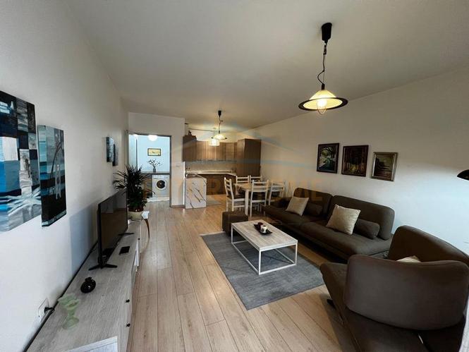 Qera, Apartament 2+1+2+post parkimi Komuna e Parisit Tirane