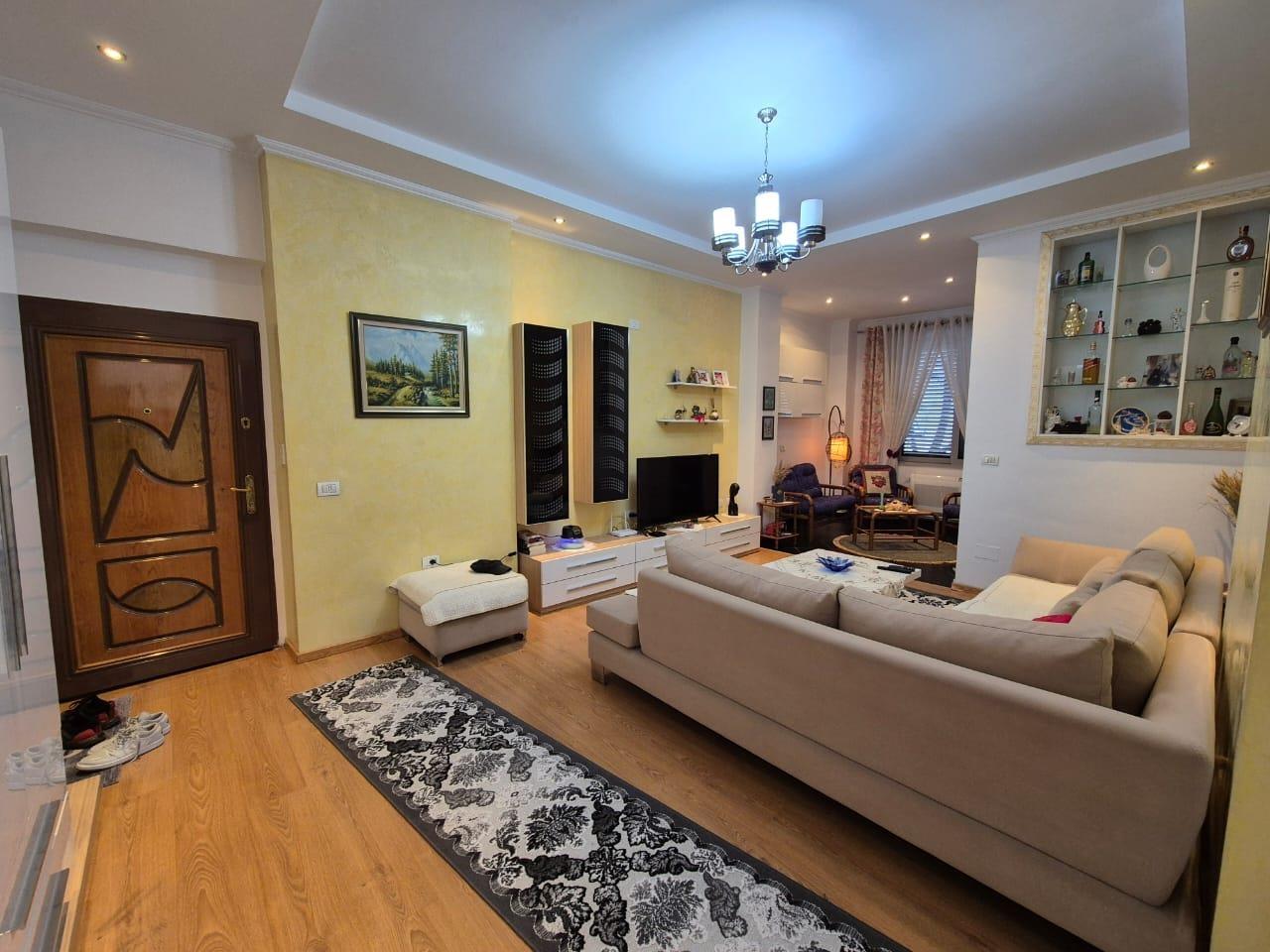 SHITET-APARTAMENT-2+1+2-AFER-STADIUMIT-DINAMO