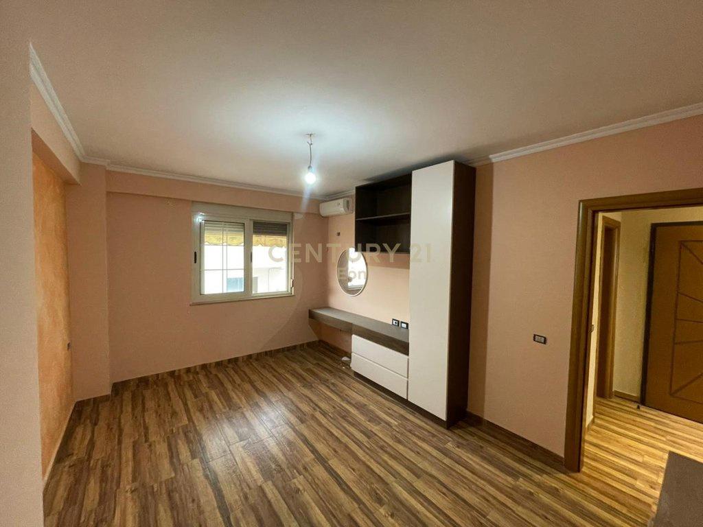 SHITET-APARTAMENT-2+1-PRANE-KAZAZIT-NE-DURRES-