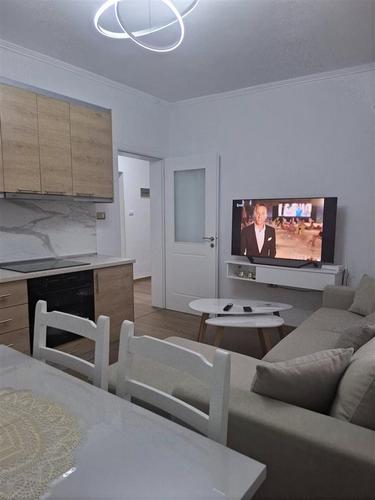 Jepet me qera apartament 2+1 GJIROKASTER QENDER