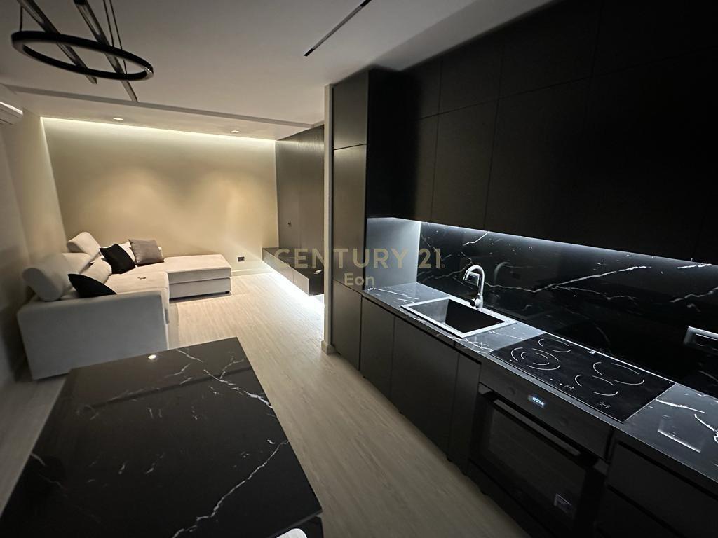 Shitet-Apartament-2+2-me-Pamje-Deti-në-Golem--Mali-Robit--