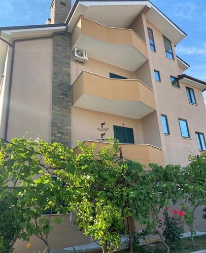 VILE ME QERA 300 M2 PORCELAN 2.700 EURO