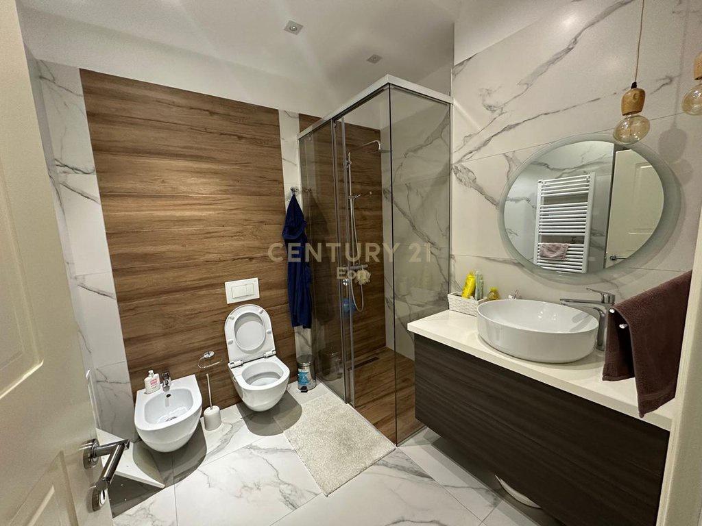 0677157705-JAPIM-ME-QIRA-APARTAMENT-2+1+2-NE-QENDER-TE-DURRE
