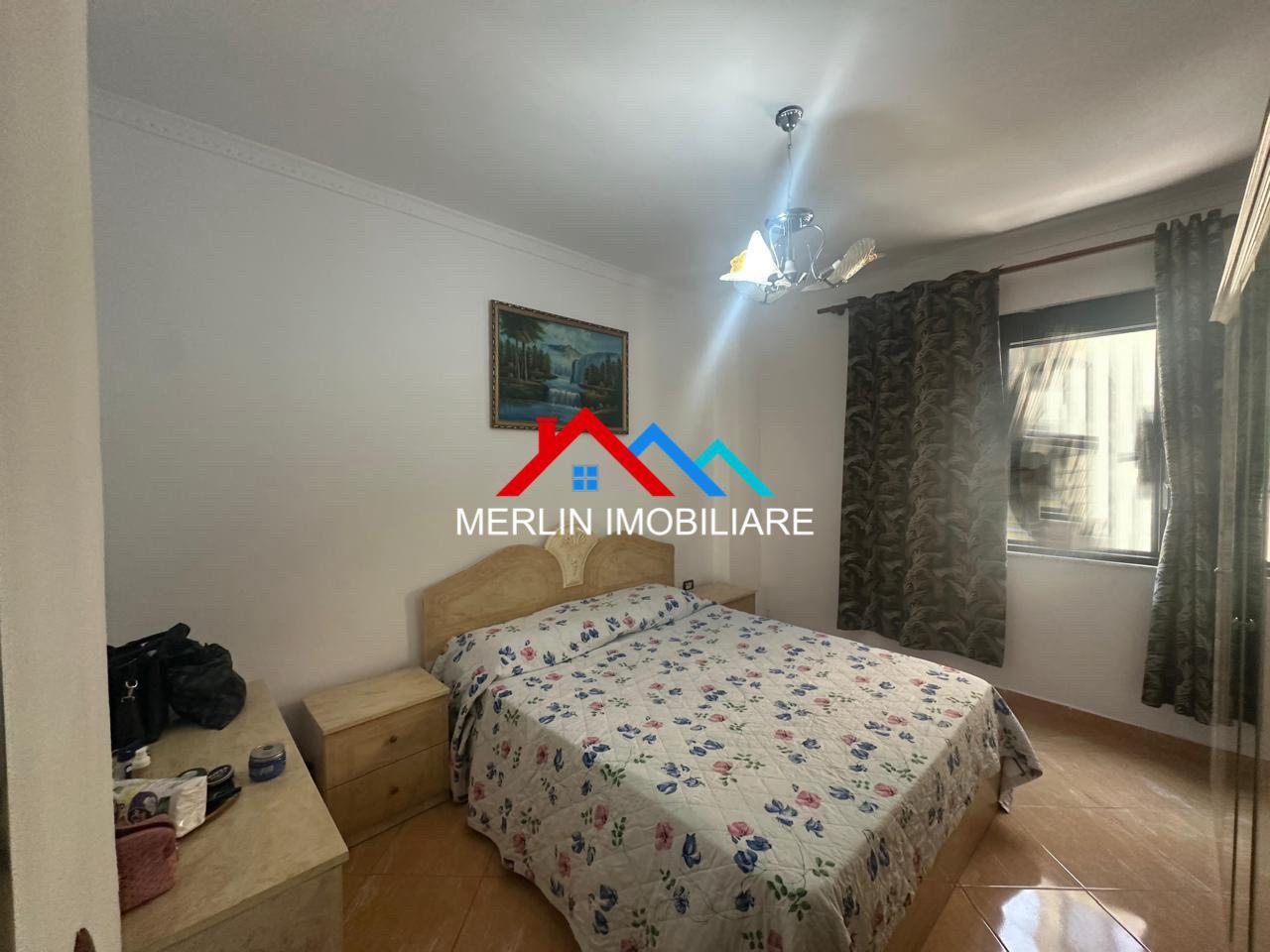 SHITET-APARTAMENT-1+1-TEK-MALI-I-ROBIT-NE-BREGDET-