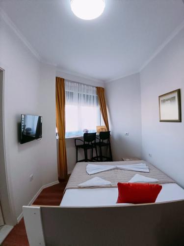 2 Garsoniere per qira te Rruga e Durresit, prane hotel colos