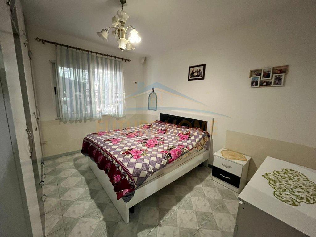 Shitet--Apartament-2+1--Pranë-Shkollës--Qemal-Mici---Durrës