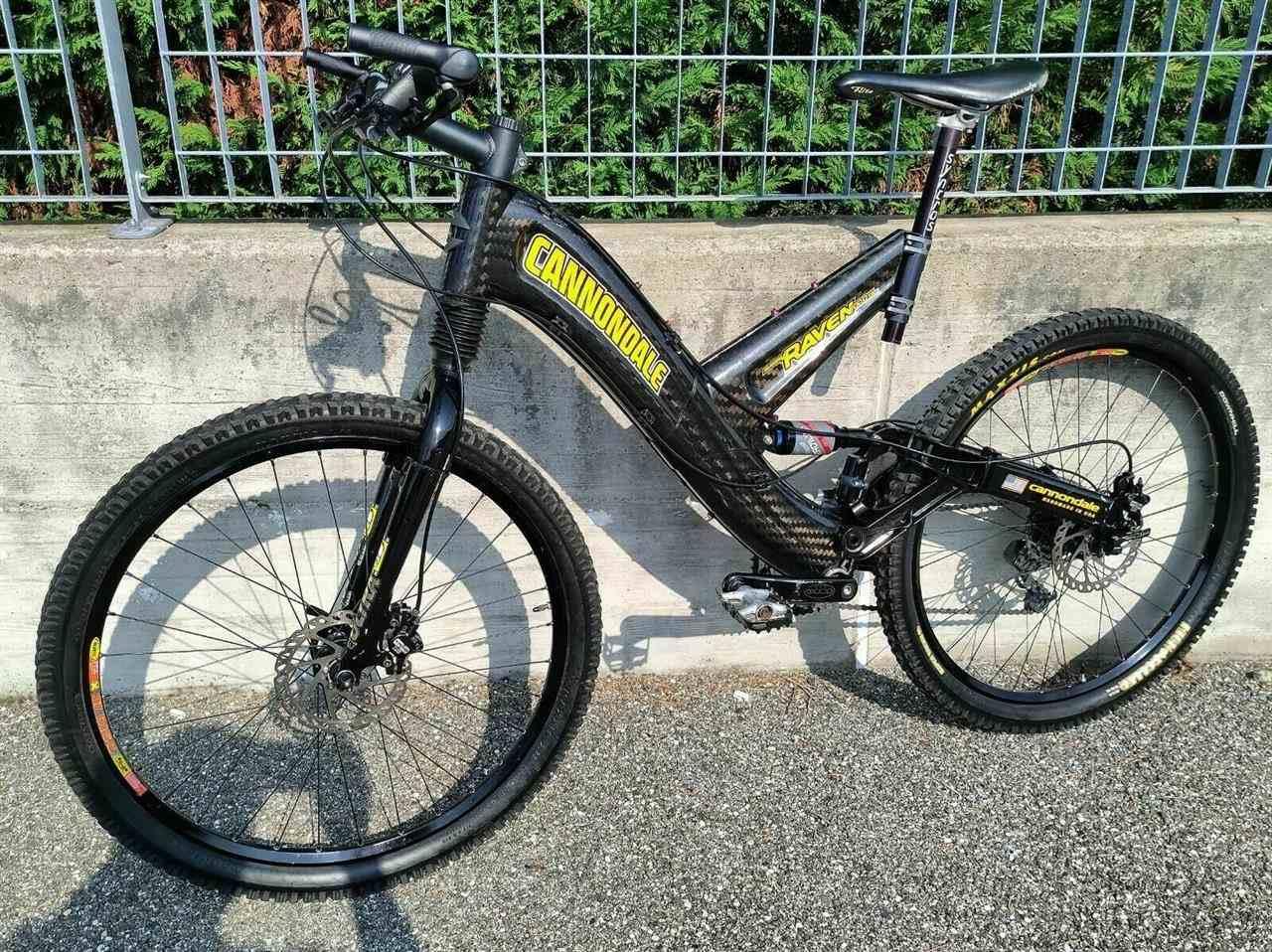 VINTAGE MTB CANNONDALE SUPER V RAVEN CARBON SL 1000 YETI K Kruje