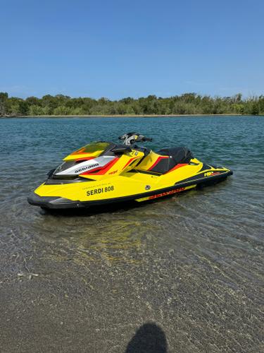Jet ski