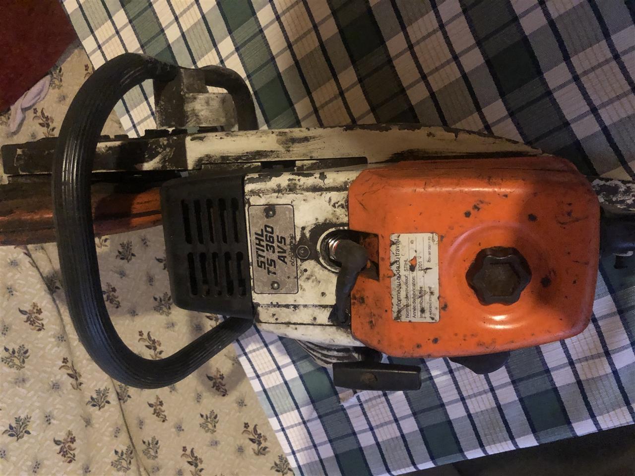 Stihl-me-Benzin-per-prerje-betoni