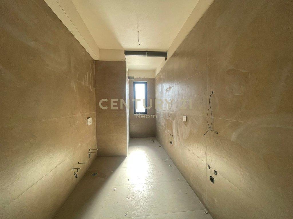 SHITET-APARTAMENT-PENTHOUSE-2+1+VERANDE-NE-ASTIR-TE-URBAN-GA
