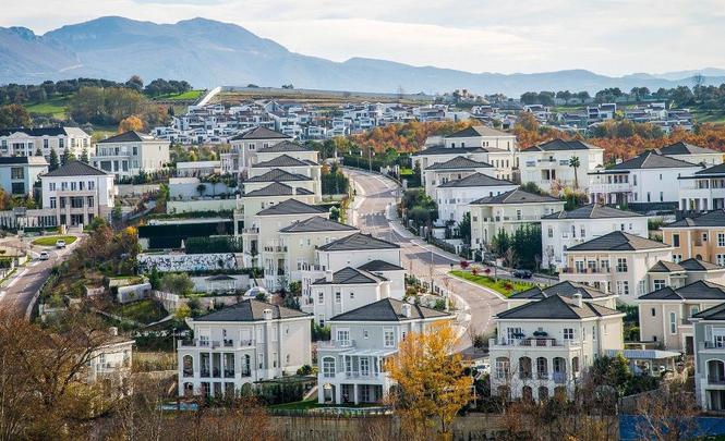 &#55357&#56613Vila te bashkangjitura për Shitje – Rolling Hills, TEG