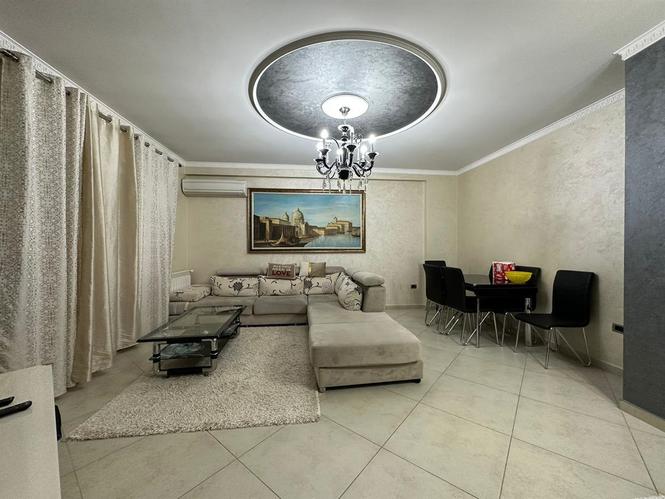 Shitet Apartament 3 + 1 + 2 + 2