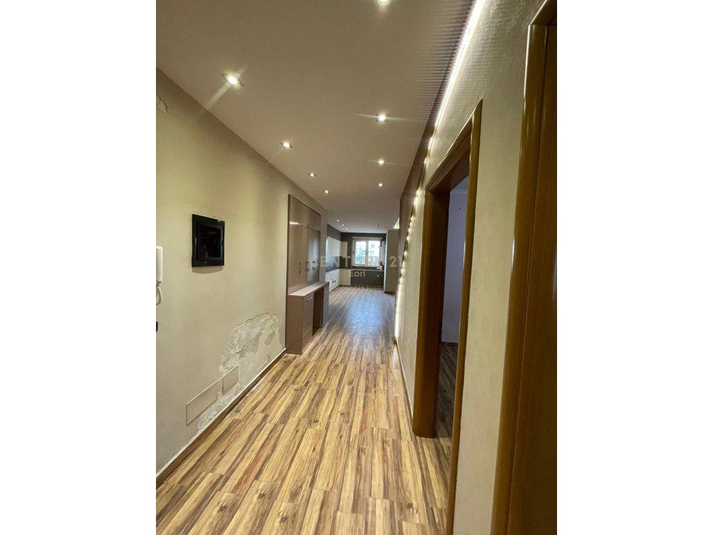 SHITET-APARTAMENT-2+1-PRANE-KAZAZIT-NE-DURRES-
