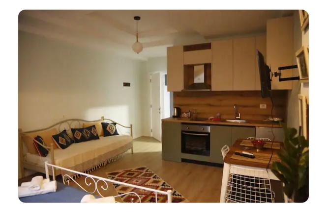 Apartment me qera ditore