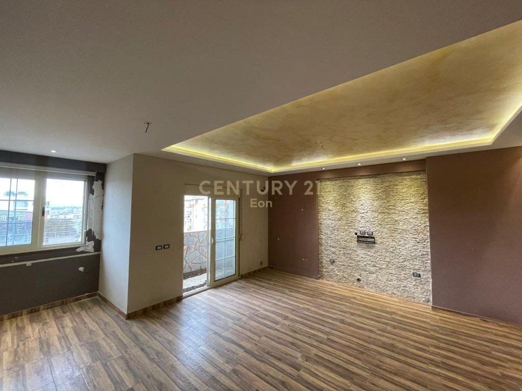 SHITET-APARTAMENT-2+1-PRANE-KAZAZIT-NE-DURRES-