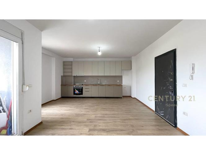 Apartament 2+1+2 Ne Rrugen 5 Maji per Qira.