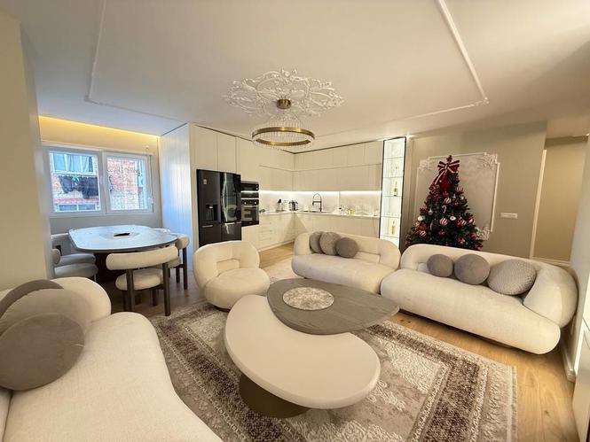 Shitet Apartament Luksoz 2+1+2 ne Qender