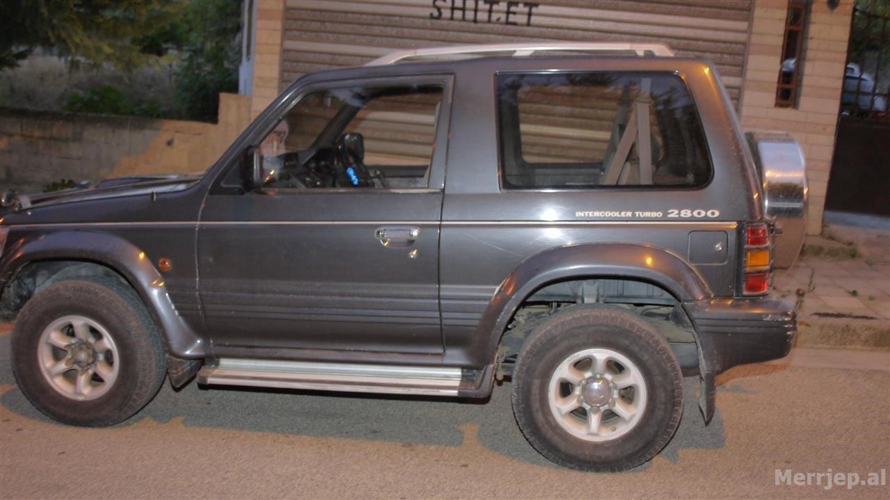Mitsubishi pajero.viti 2000.4x4.2.8 nafte intercoo Lushnjë