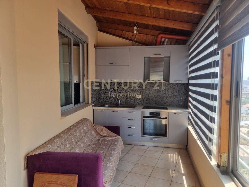 Apartament-3+1+2-per-Qira-pranë-rreth-rrotullimit-Yzberisht