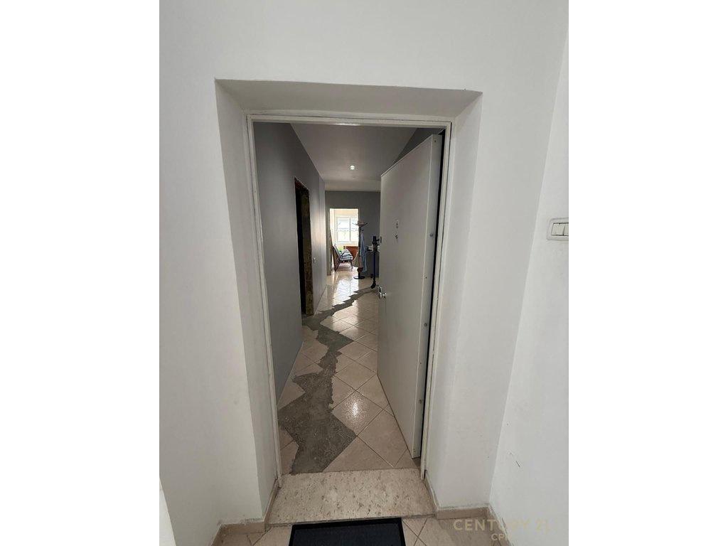 Apartament-3+1+2-+80m-Verande-Per-shitje-në-Fresk--Tiranë