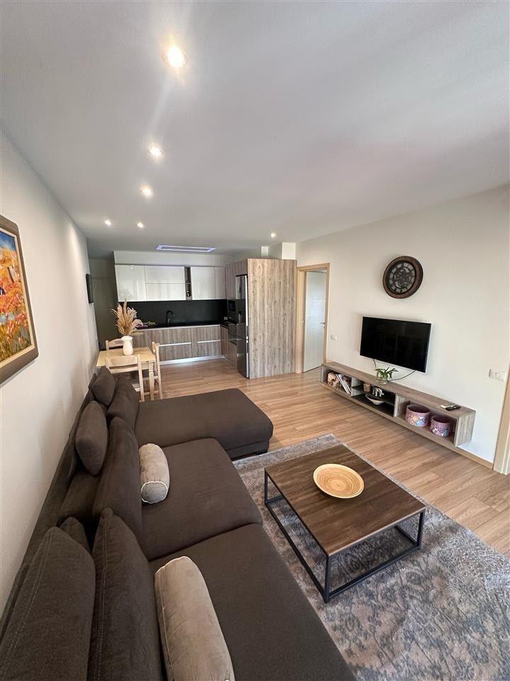 APARTAMENT-ME-QERA-2+1-ZOGU-I-ZI-800-EURO