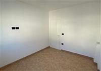 Jepet Me Qera Apartament 1+1,Tek Rruga E Kavajes, (ID B21116