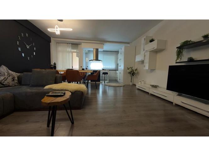 Apartament 2+1 Me Qira në Komunën e Parisit, Tiranë - 950€ |