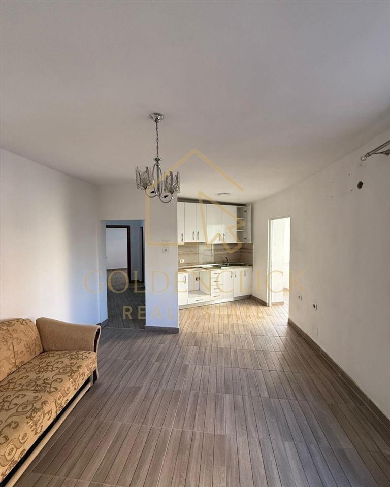 Shitet-Apartament-1+1-në-Laprak