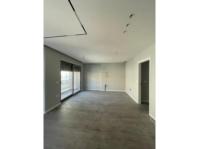 0692268458 Shitet, Apartament 1+1, Pazari Ri, Tiranë.