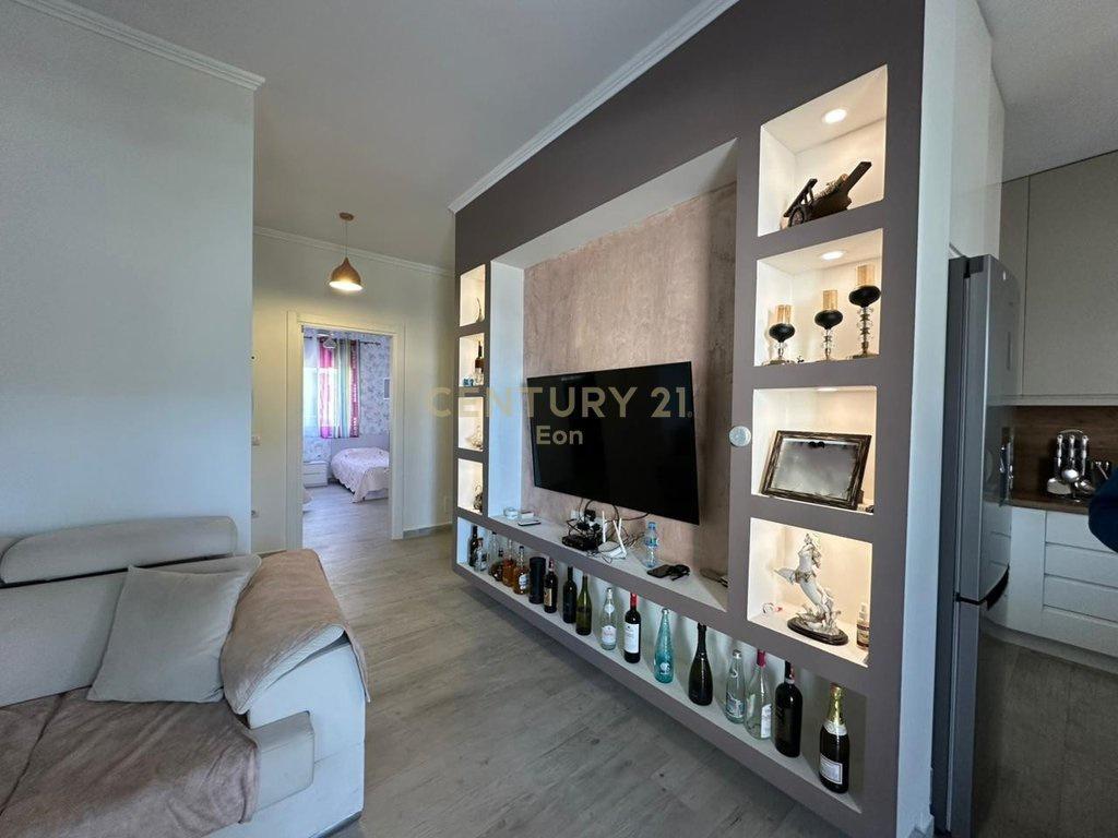 SHITET-SUPER-APARTAMENT-2+1+2-TEK-GJIRI-I-LALEZIT-NE-KOMPLEK