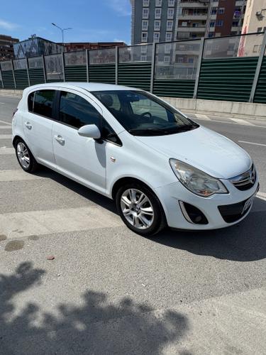 Opel corsa 2012shitet &nderrohet me motorr