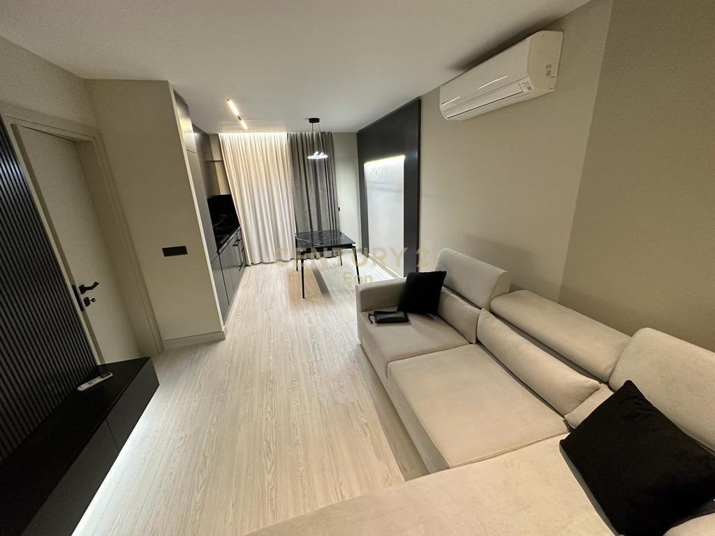 Shitet-Apartament-2+2-me-Pamje-Deti-në-Golem--Mali-Robit--
