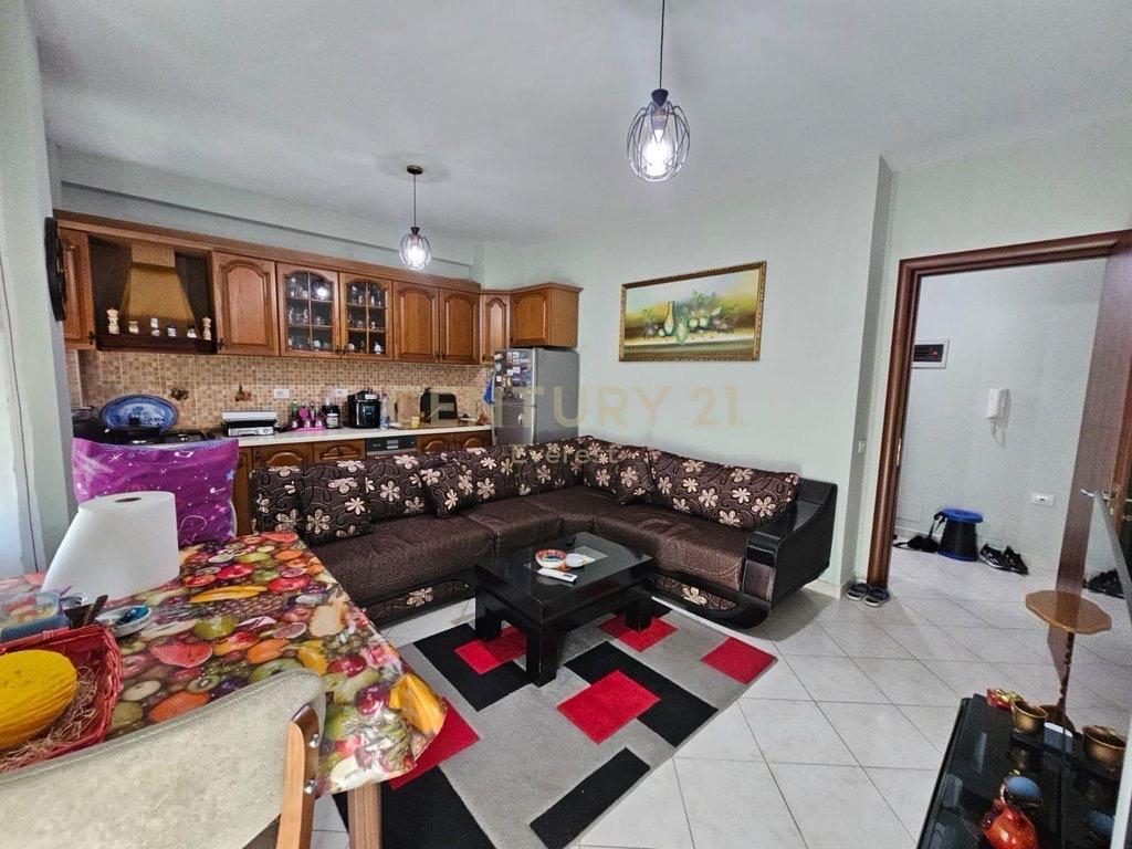 Apartament-2+1+2-per-shitje-ne-zonen-e-5-Majit