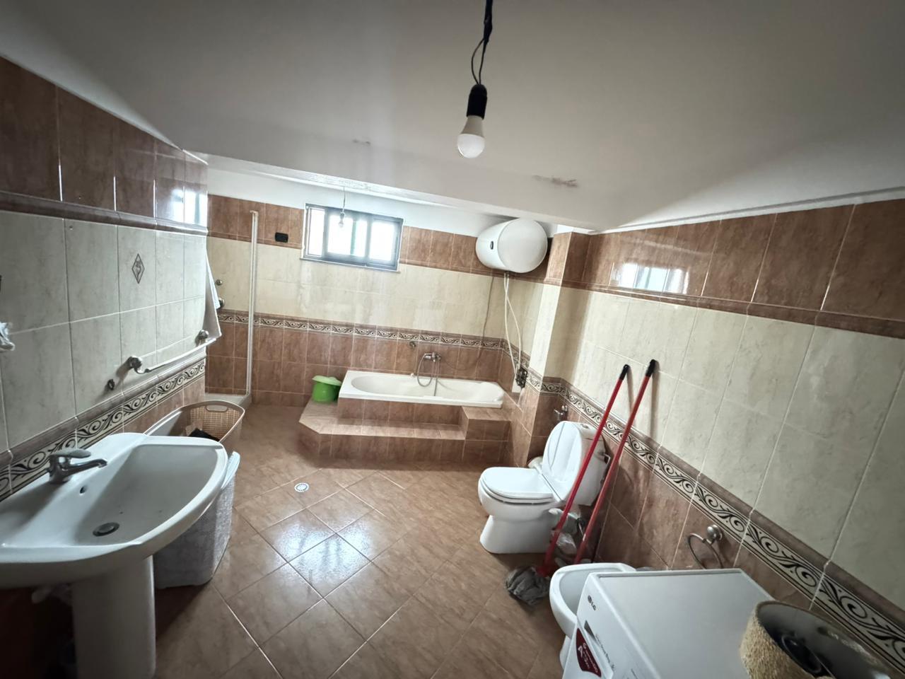 APARTAMENT-ME-QERA-NE-SHKOZET--DURRES-350-EURO