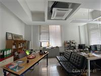 Zyra Për Qira tek Komuna e Parisit - 1100€ | 90.29 m²