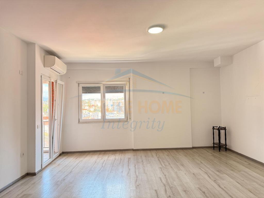 Shitet--Apartament-3+1---Ali-Demi--Tiranë