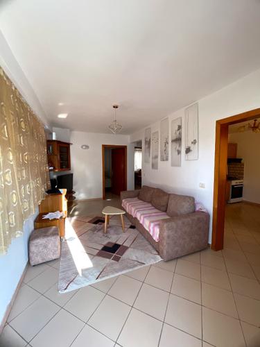 JEPET ME QERA APARTAMENT 2+1 PRANE SHKOLLES HAJDAR DUSHI LAG