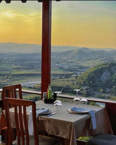 Petrelë Restorant me qera