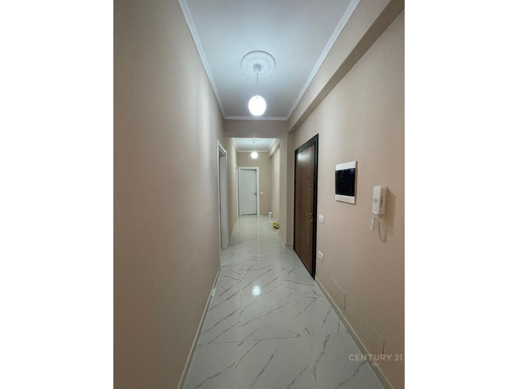 JEPET-ME-QIRA-APARTAMENT-2+1+2-TEK-URBAN-GATE-NË-ASTIR