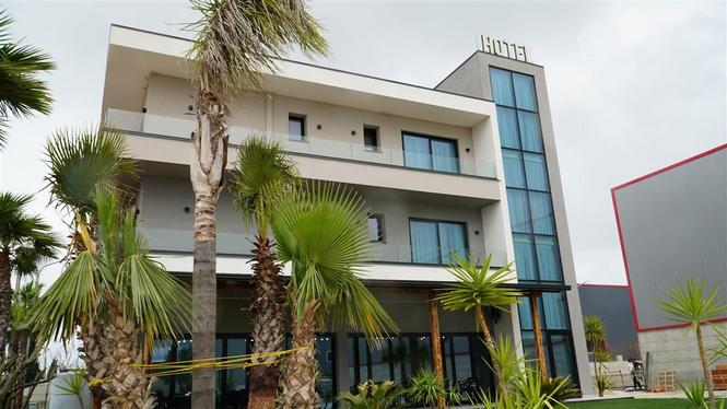 &#55356&#57320 Jepet me Qira – Strukturë Hotel • Bar •