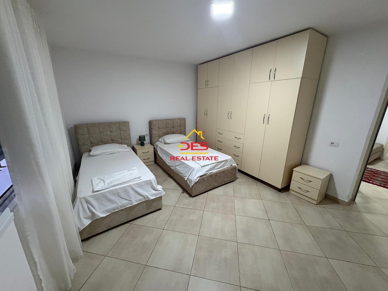 JEPET-ME-QIRA-SHTËPI-PRIVATE-PRANË-STACIONIT-TË-TRENIT-VLOR