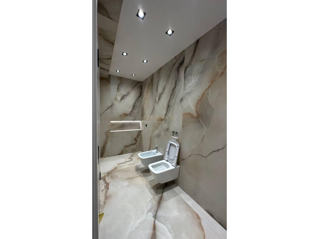 Jepet-zyre-moderne-me-qira-te-hotel--Radisson--Liqeni-i-That